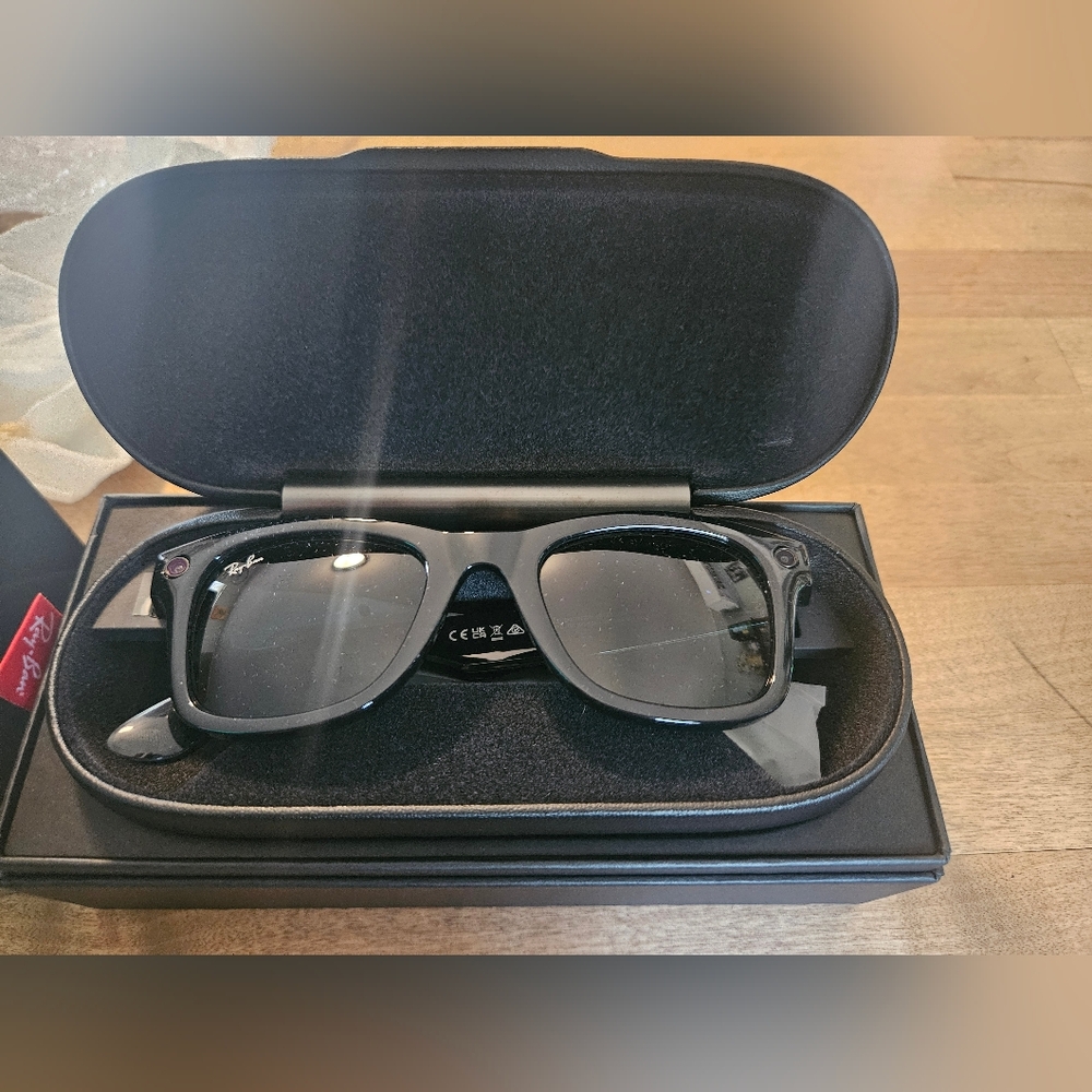 Ray Ban Stories (smart glasses)